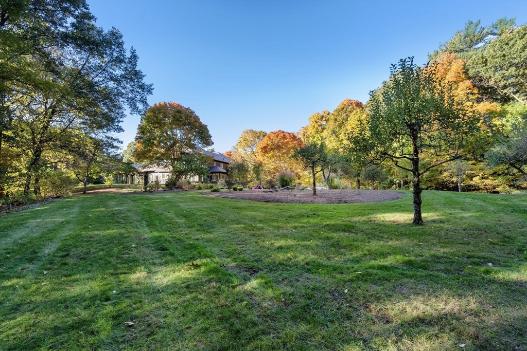 43 Valley Road Southborough, MA 01772 - Photo 8 of 42 Gallery Image 8