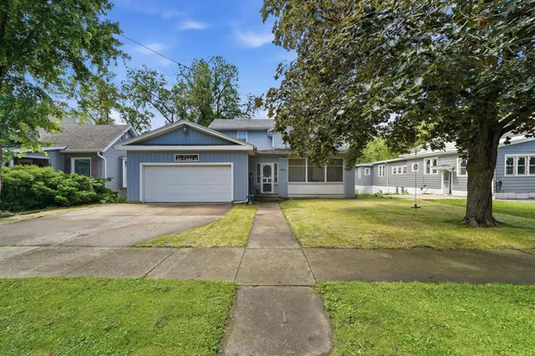 $250,000 | 627 East Main Street, Ottawa, IL 61350