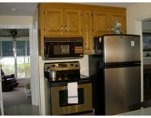 188 Oak Hollow Road Springfield, MA 01128 - Photo 5 of 18