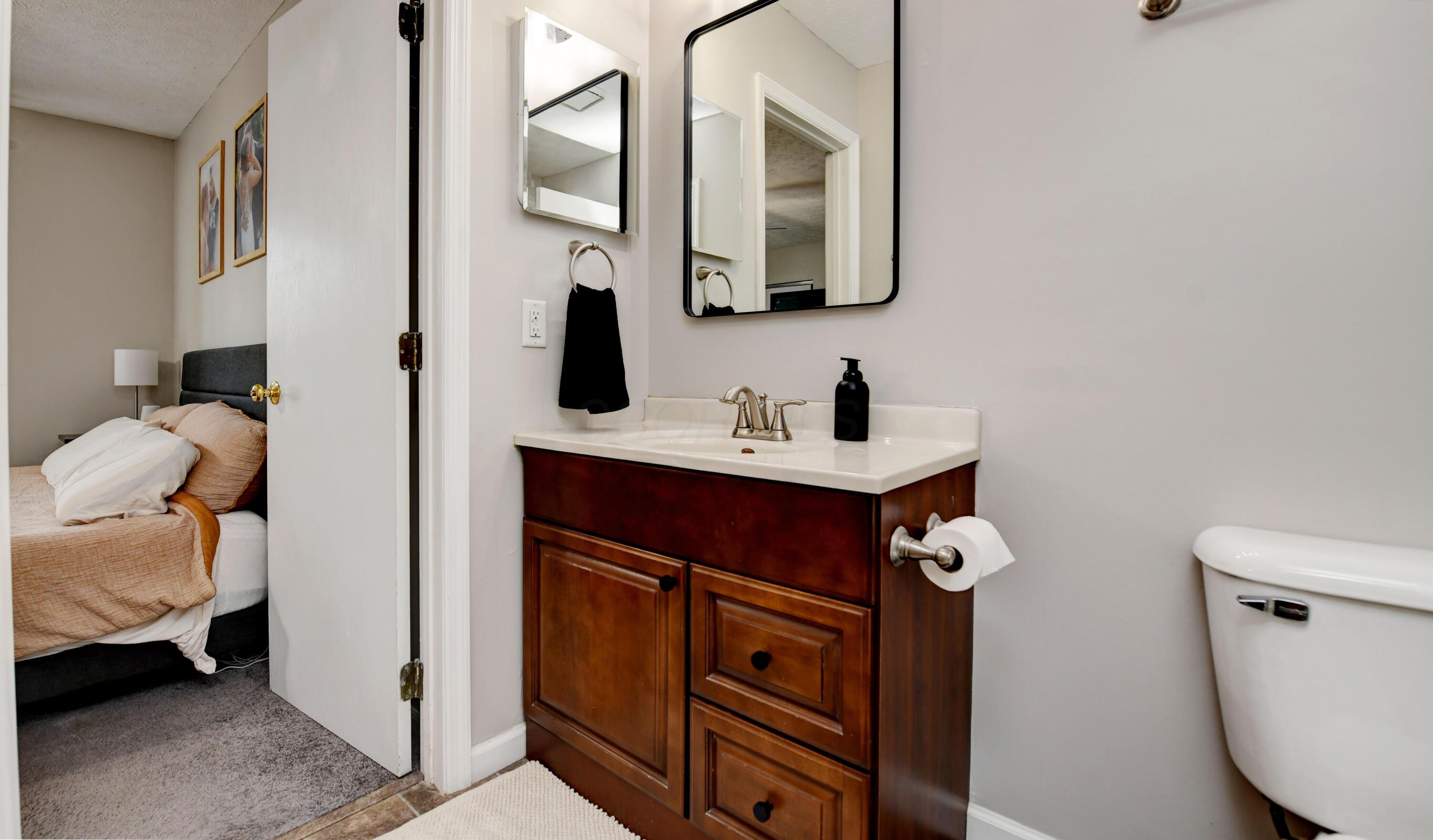 3455 Hines Road Columbus, OH 43230 - Photo 20 of 38 Entry Level Bath