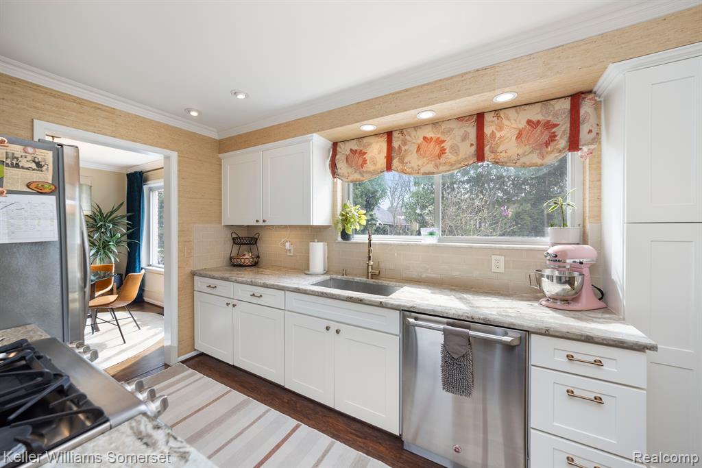 839 Cook Road Grosse Pointe Woods, MI 48236 - Photo 12 of 38