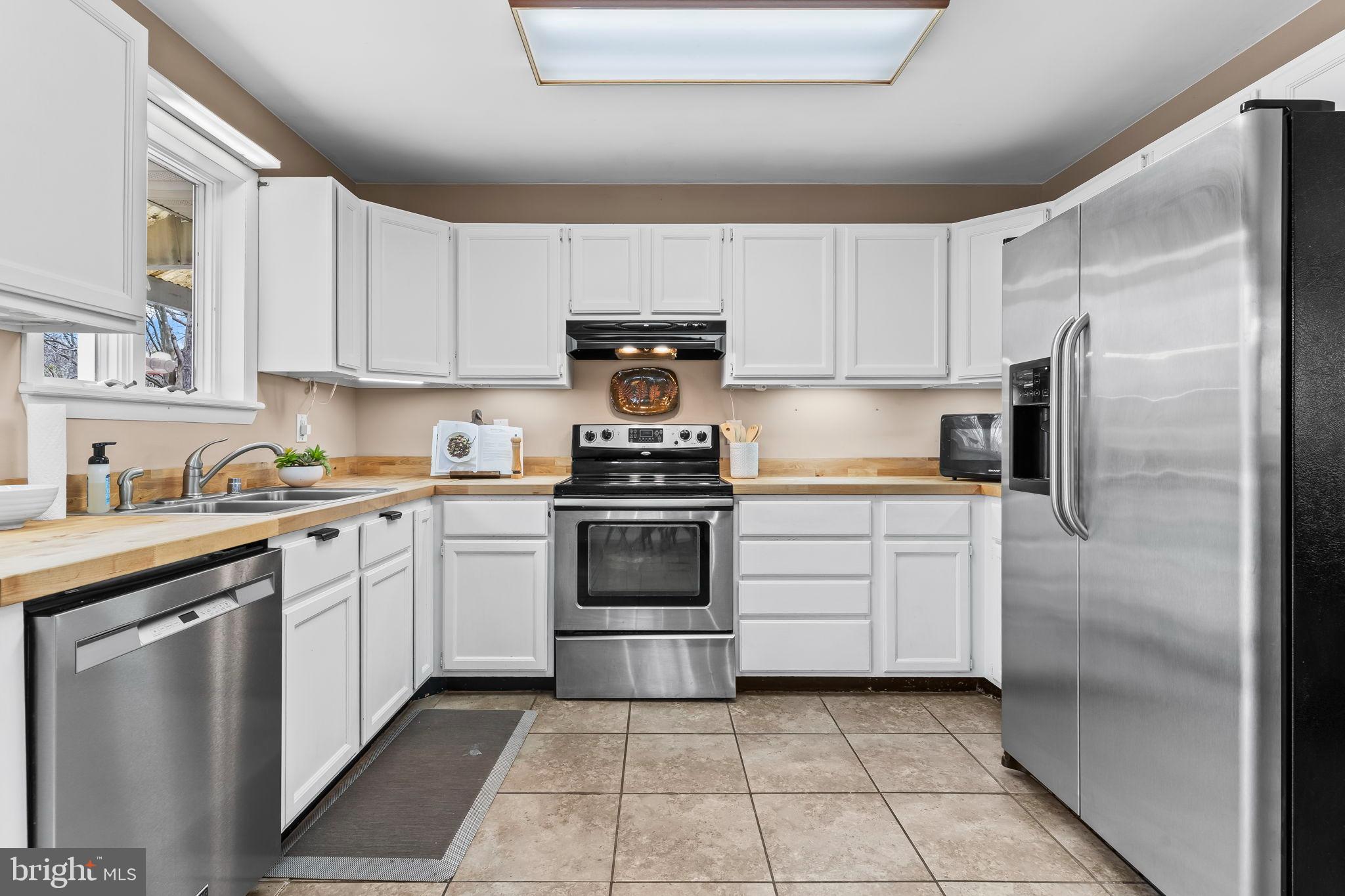 285 Red Cloud Road Lusby, MD 20657 - Photo 3 of 39 Modern kitchen with sleek appliances.