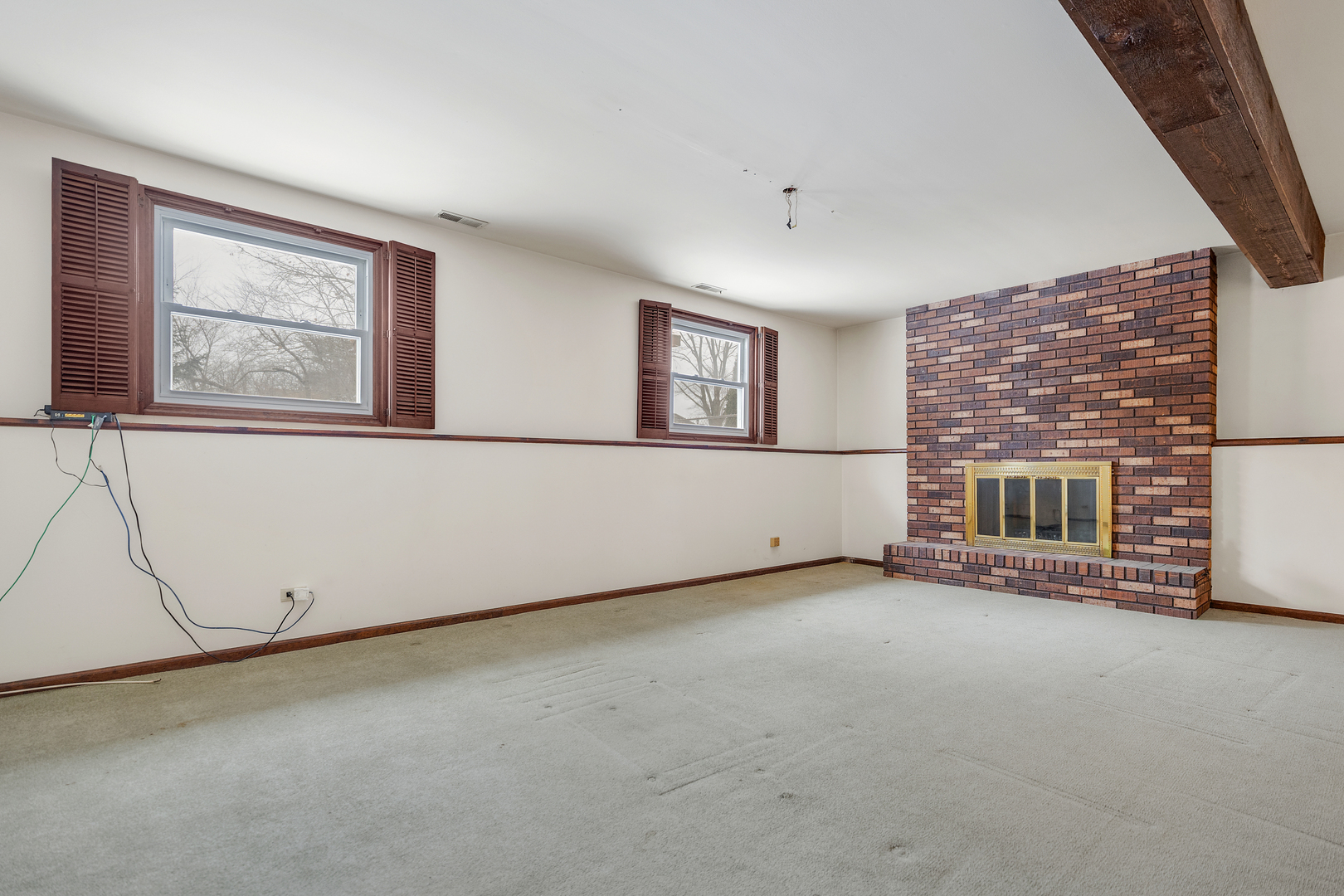 720 Ash Street Algonquin, IL 60102 - Photo 11 of 25 an empty room with a empty space and windows