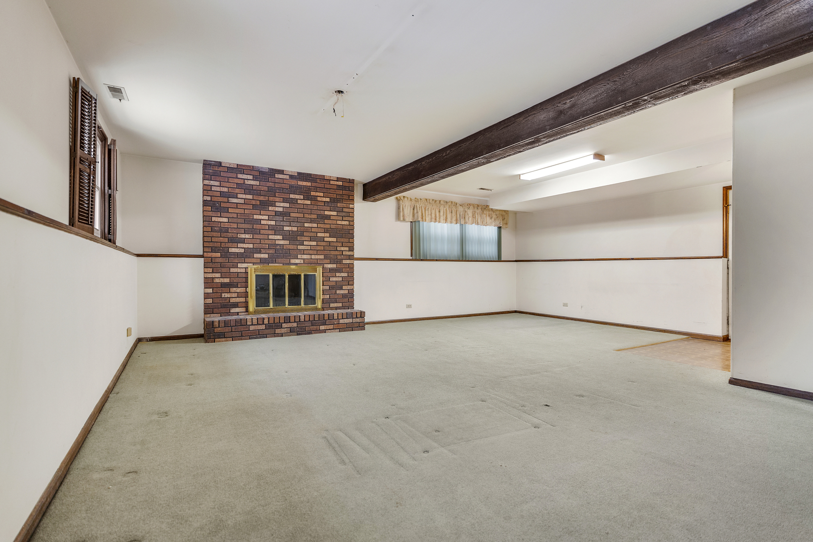 720 Ash Street Algonquin, IL 60102 - Photo 12 of 25 a view of a livingroom with an empty space and a ceiling fan