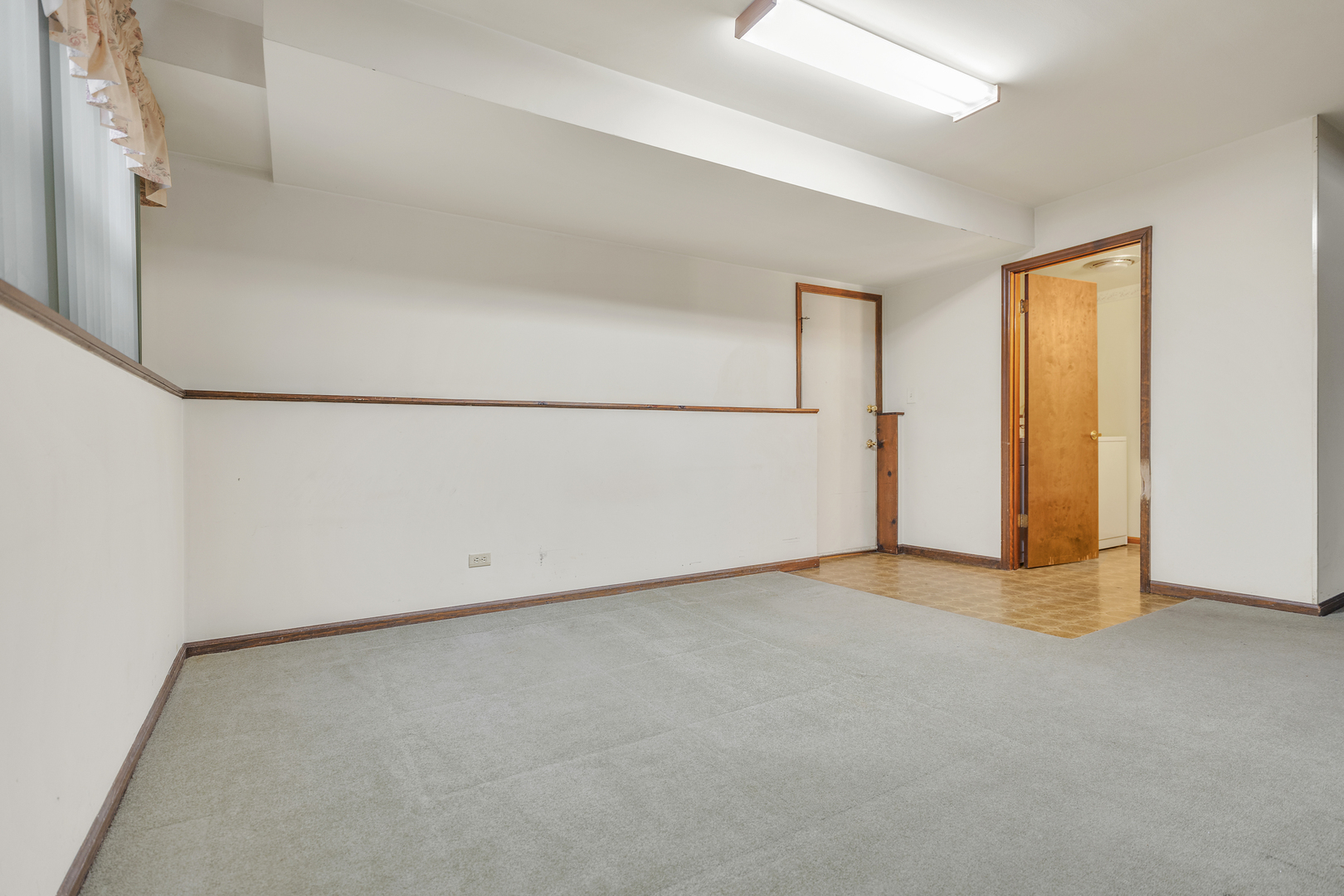720 Ash Street Algonquin, IL 60102 - Photo 13 of 25 an empty room with closet