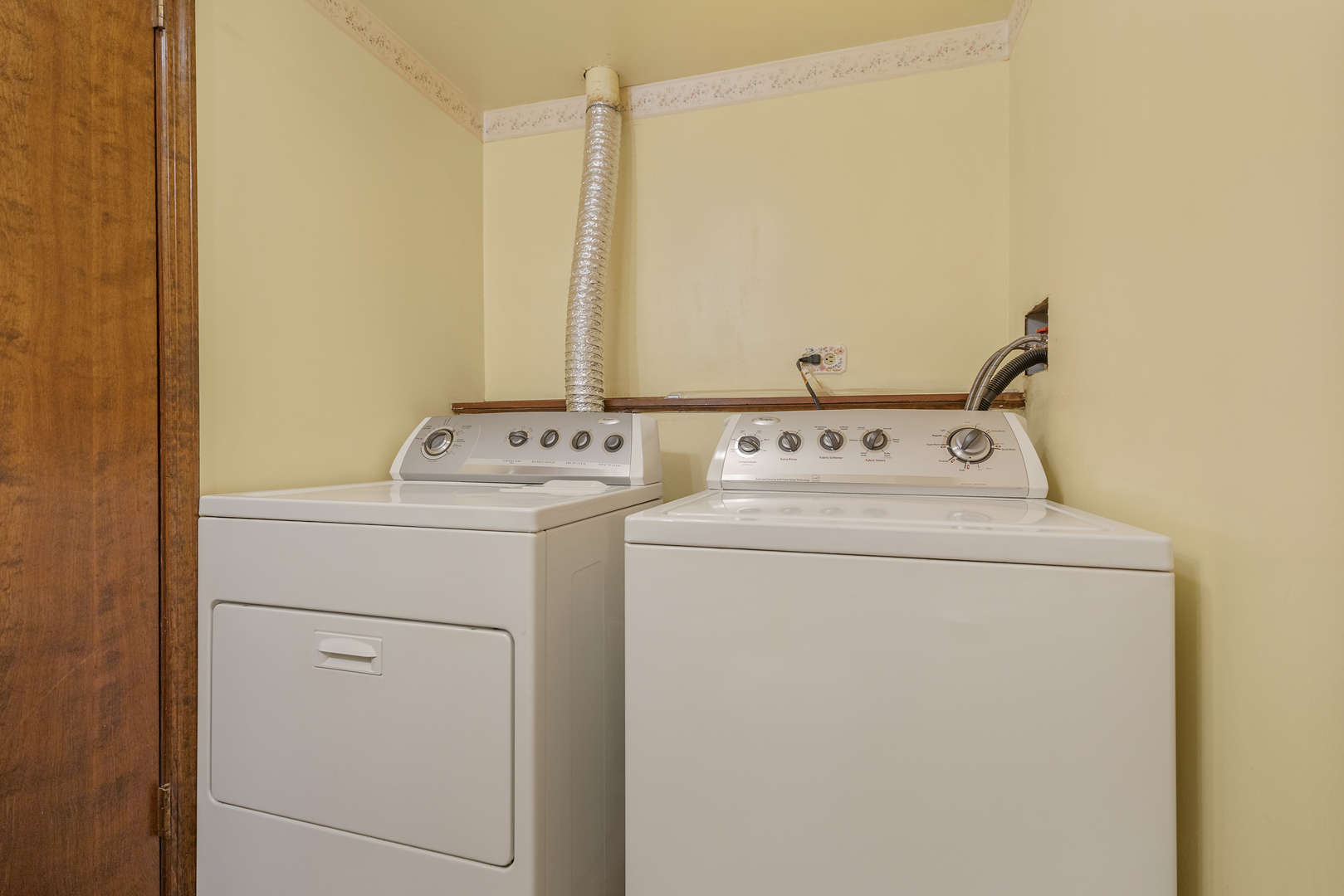 720 Ash Street Algonquin, IL 60102 - Photo 20 of 25 a utility room with dryer and washer