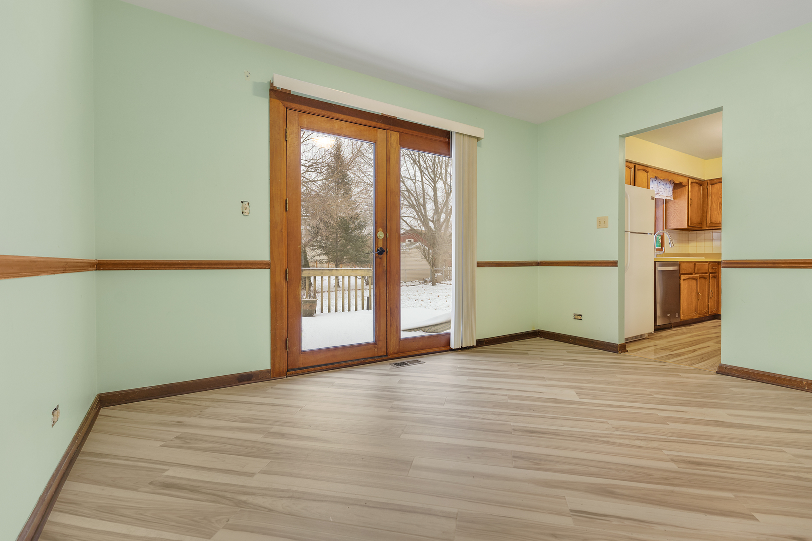 720 Ash Street Algonquin, IL 60102 - Photo 7 of 25 a view of an empty room with wooden floor and a window