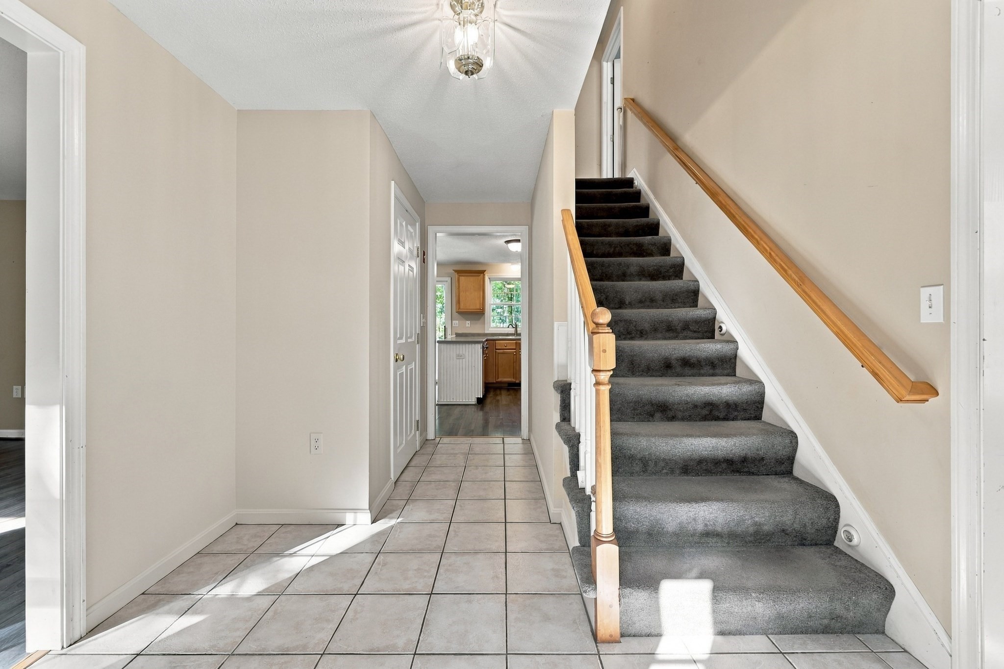 16 Lancaster Road Clinton, MA 01510 - Photo 4 of 41 Gallery Image 4