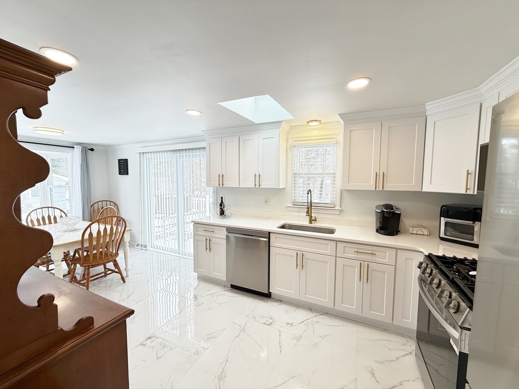 62 Duncan Road Stoughton, MA 02072 - Photo 18 of 32