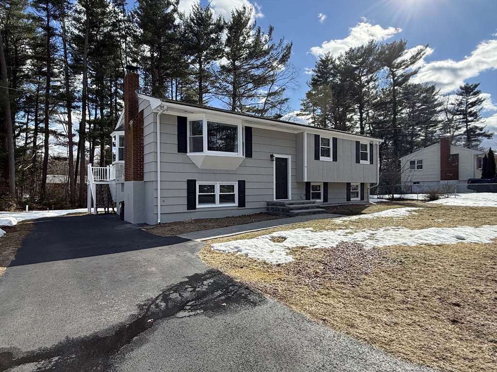 62 Duncan Road Stoughton, MA 02072 - Photo 4 of 31