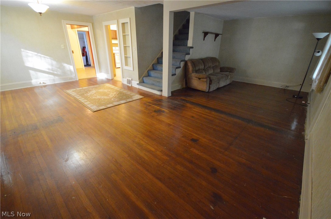 4591 Liberty Road Cleveland, OH 44121 - Photo 11 of 32 Gallery Image 11