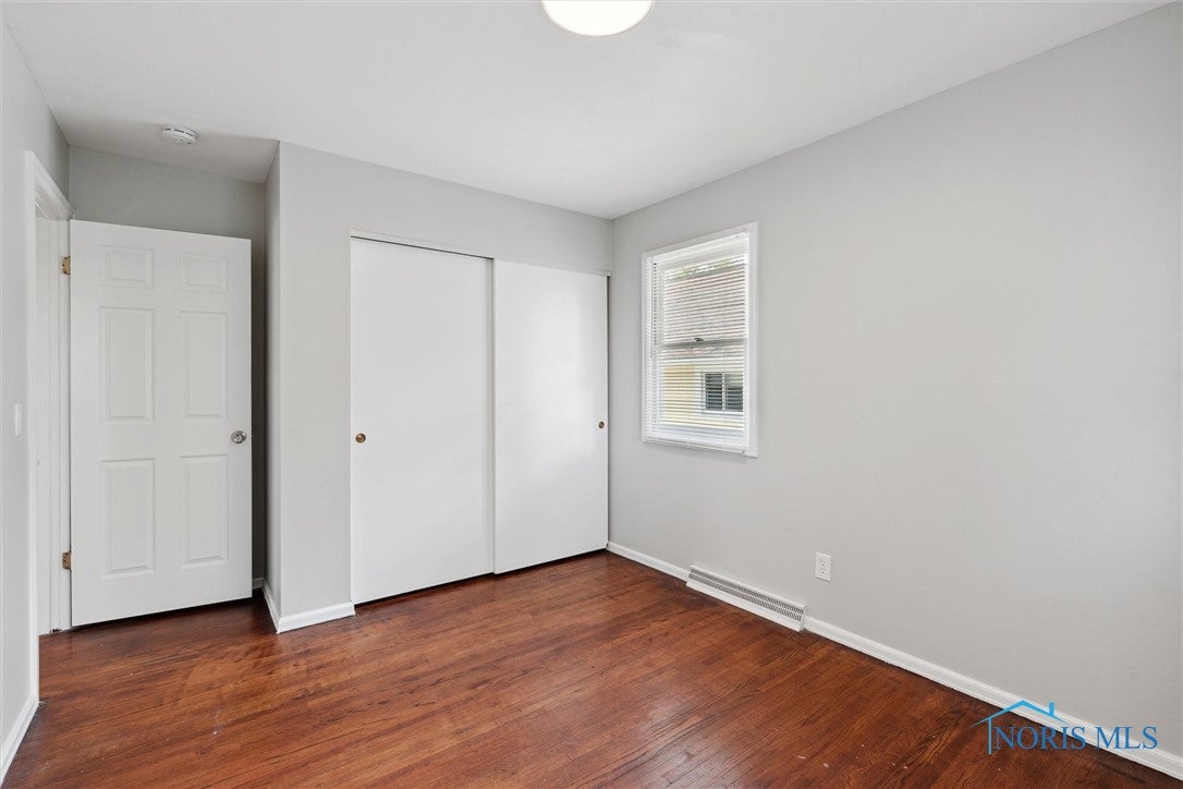 3147 Sherbrooke Road Toledo, OH 43606 - Photo 17 of 39 Upper unit bedroom