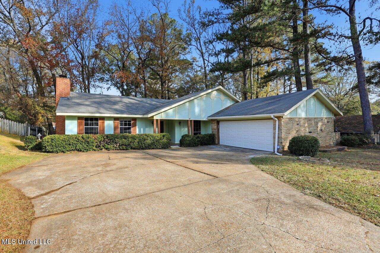 1265 Woodfield Dr Home Tours MS