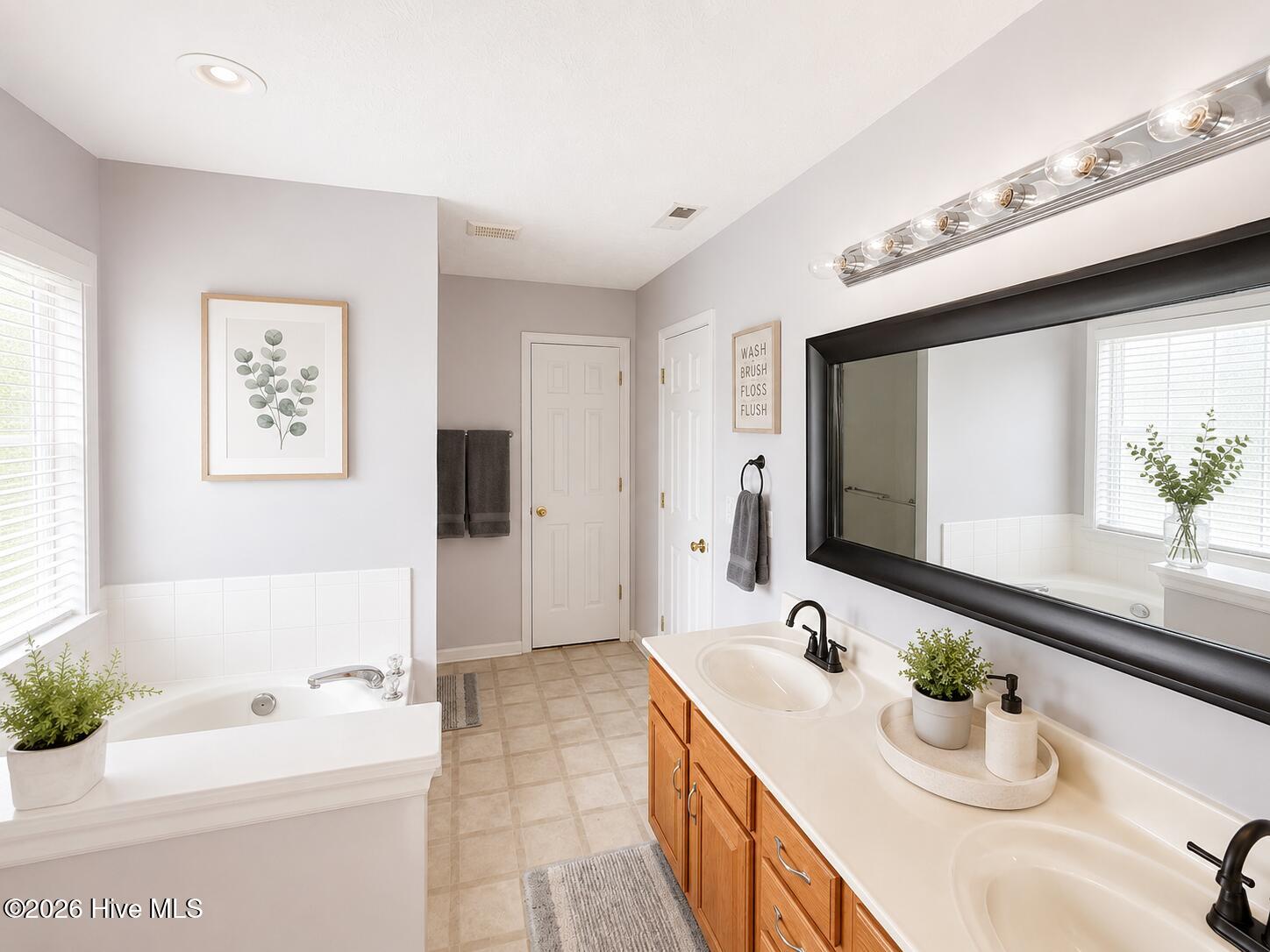 188 East Ridge Court Jacksonville, NC 28540 - Photo 19 of 29 Primary Bathroom