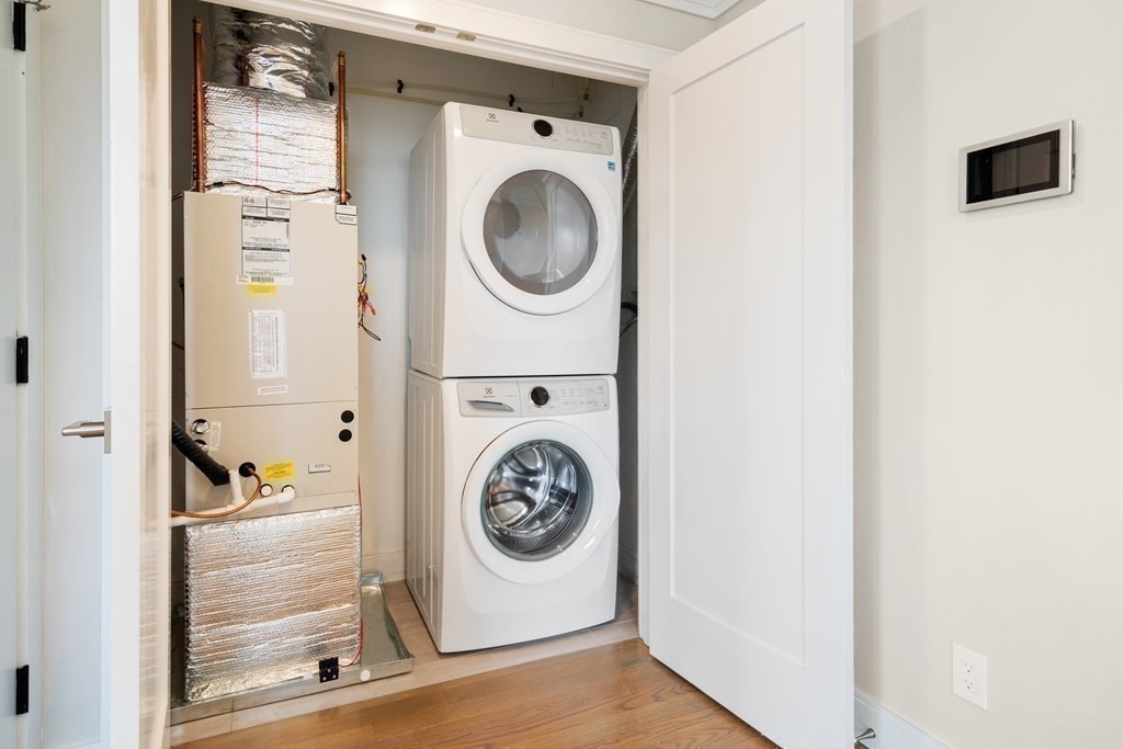 134 Chelsea Street, Unit 1 Boston, MA 02128 - Photo 13 of 13 a utility room with dryer and washer