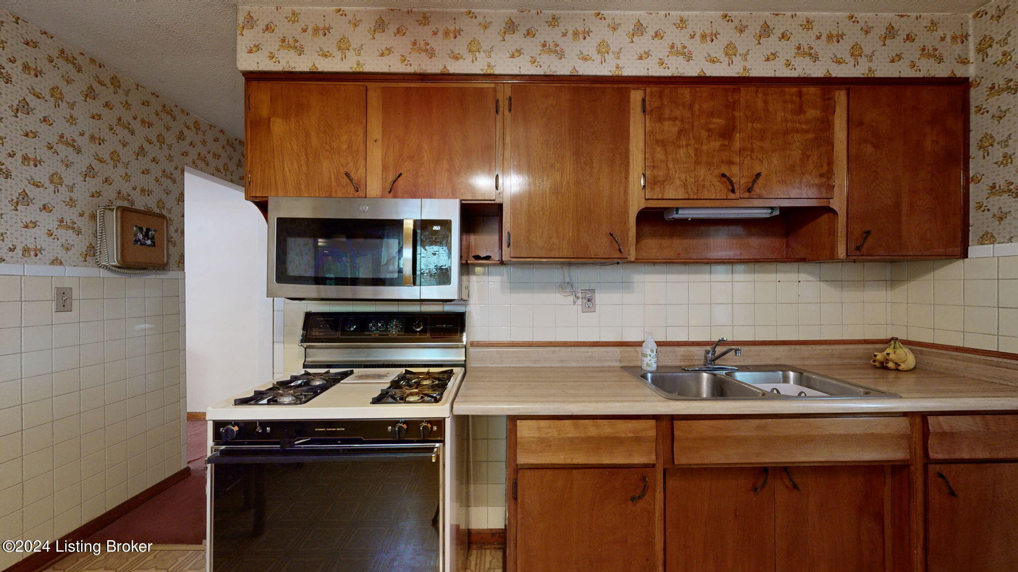 4534 Dover Road Louisville, KY 40216 - Photo 13 of 28 9-web-or-mls-4534 Dover Rd-9-of-37