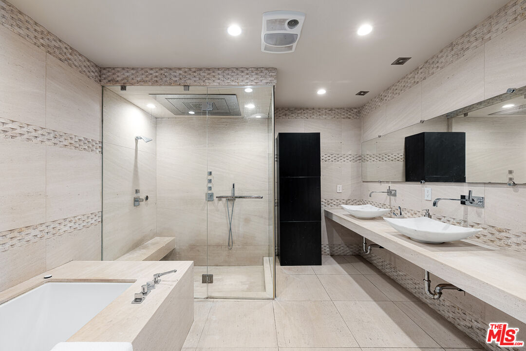 2052 Stradella Road Los Angeles, CA 90077 - Photo 18 of 34 Gallery Image 18
