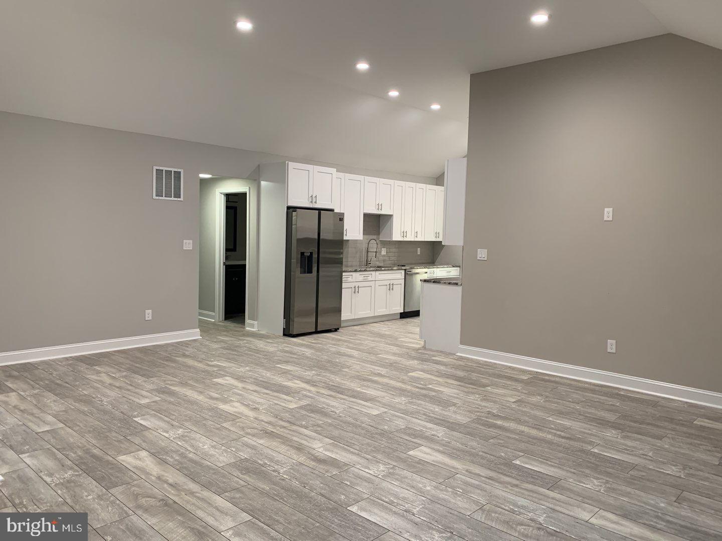 704 Earl Road Lindenwold, NJ 08021 - Photo 3 of 21