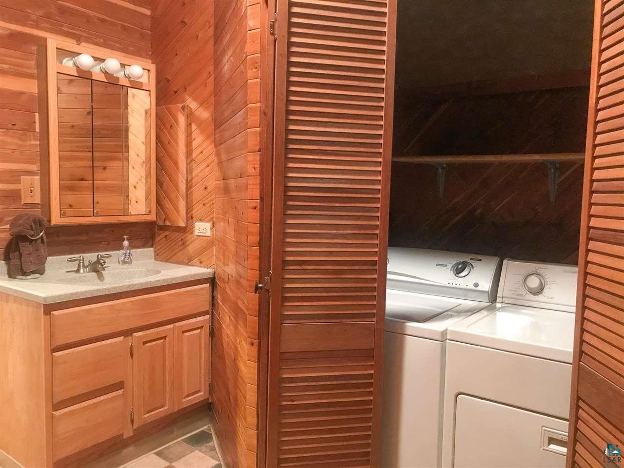 6007 St Louis River Road Duluth, MN 55810 - Photo 15 of 25 Main floor full bath with laundry
