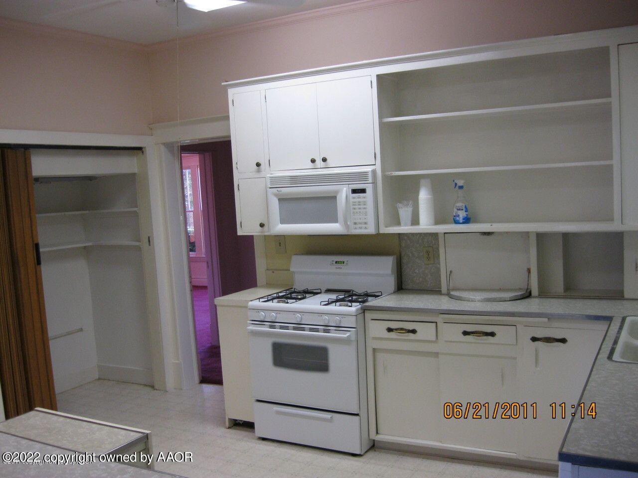 3316 Kingston Road Amarillo, TX 79106 - Photo 4 of 22 kitchen kingston