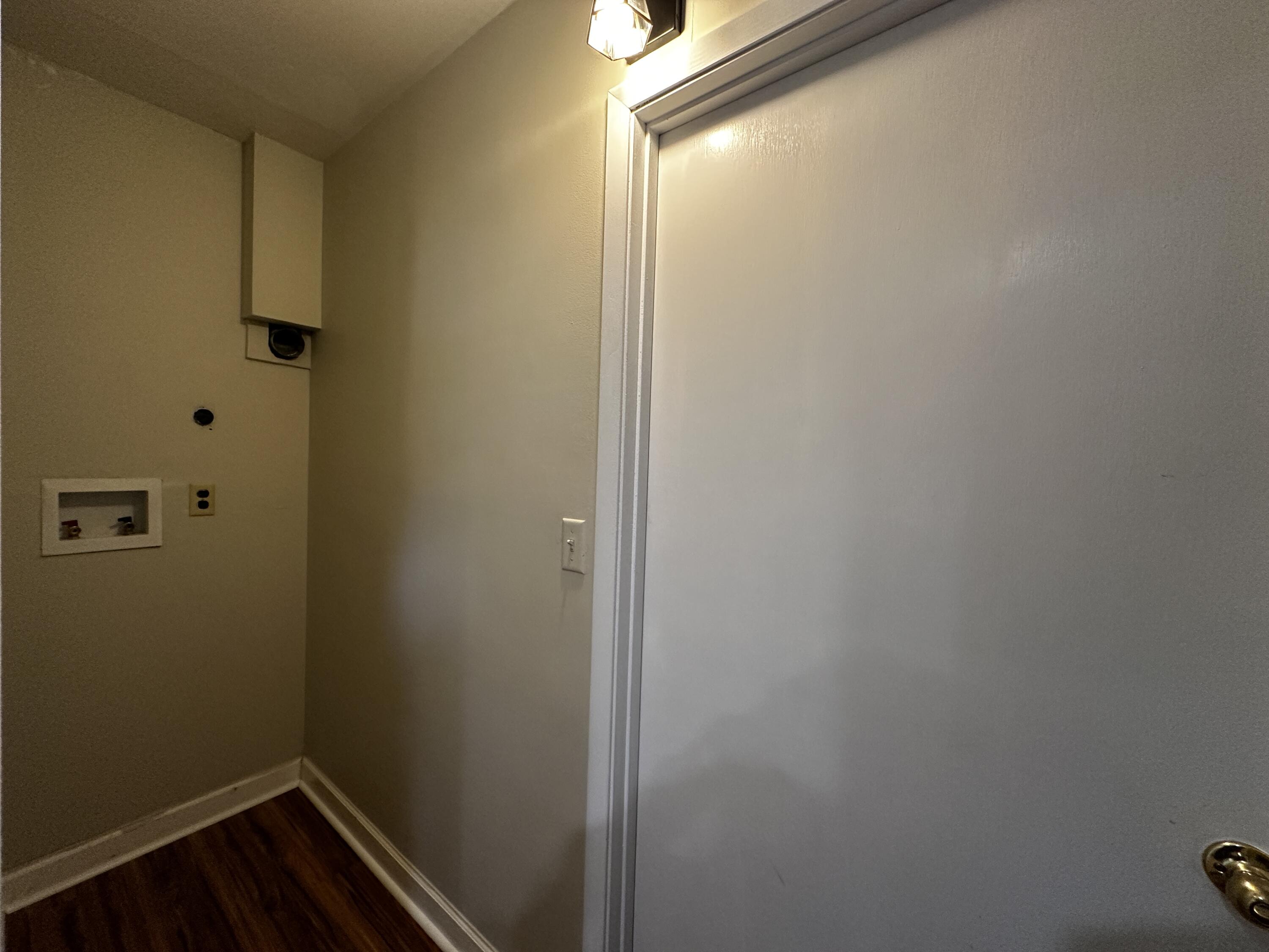 520 Justin Street Fort Walton Beach, FL 32547 - Photo 16 of 19 a small space with wooden floor and a window