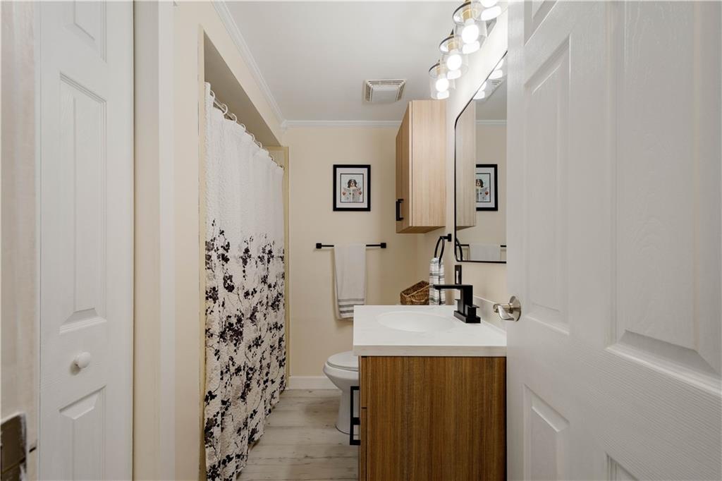 25 Rolling Road Cranberry Township, PA 16066 - Photo 20 of 35 Full hall Bath