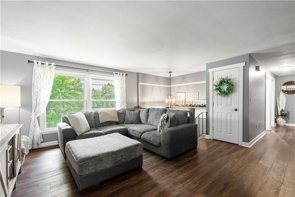 25 Rolling Road Cranberry Township, PA 16066 - Photo 2 of 35 Family Room