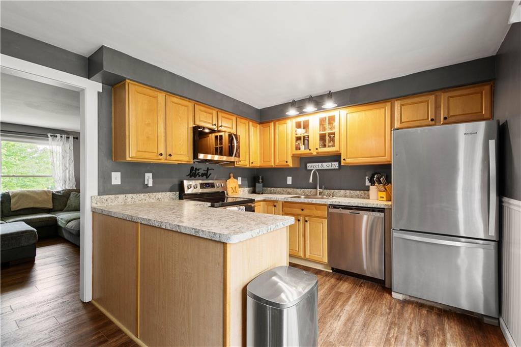 25 Rolling Road Cranberry Township, PA 16066 - Photo 3 of 35 Kitchen