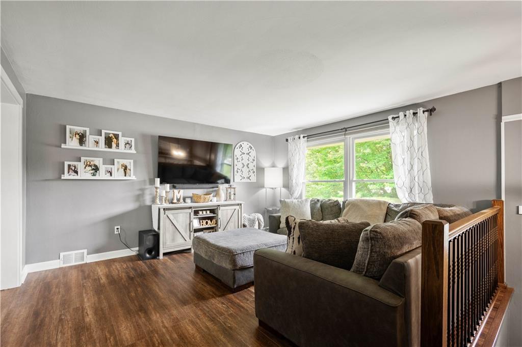 25 Rolling Road Cranberry Township, PA 16066 - Photo 5 of 35 Family Room