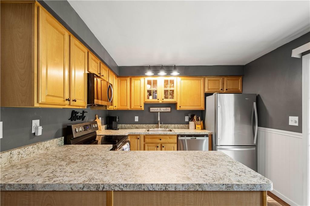 25 Rolling Road Cranberry Township, PA 16066 - Photo 10 of 35 Kitchen