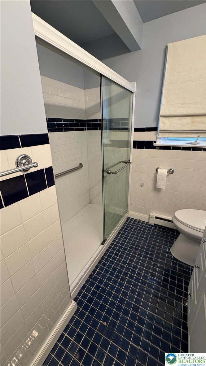 2011 Richmond Road Easton, PA 18040 - Photo 9 of 20 Full Bathroom