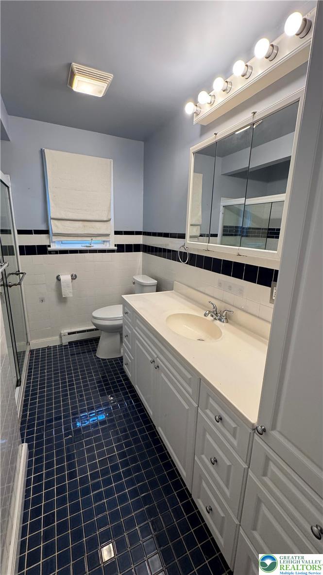 2011 Richmond Road Easton, PA 18040 - Photo 10 of 20 Full Bathroom