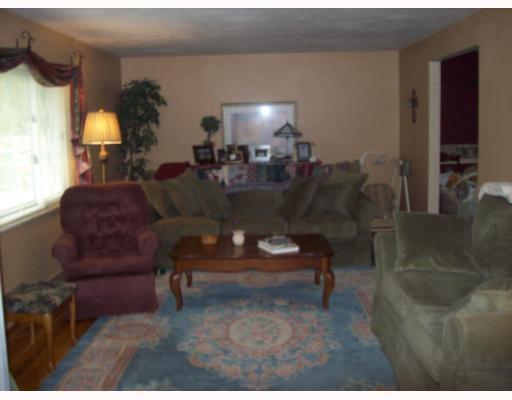 867 Blue Ridge Drive Plum, PA 15239 - Photo 3 of 13 Living Room. SPACIOUS LIVING ROOM 16X12 FOR YOUR ENTERTAINING