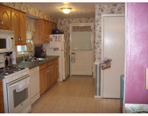 867 Blue Ridge Drive Plum, PA 15239 - Photo 5 of 13 Kitchen. OAK KITCHEN WITH INCLUDED GAS STOVE , MICROWAVE AND DISH WASHER.