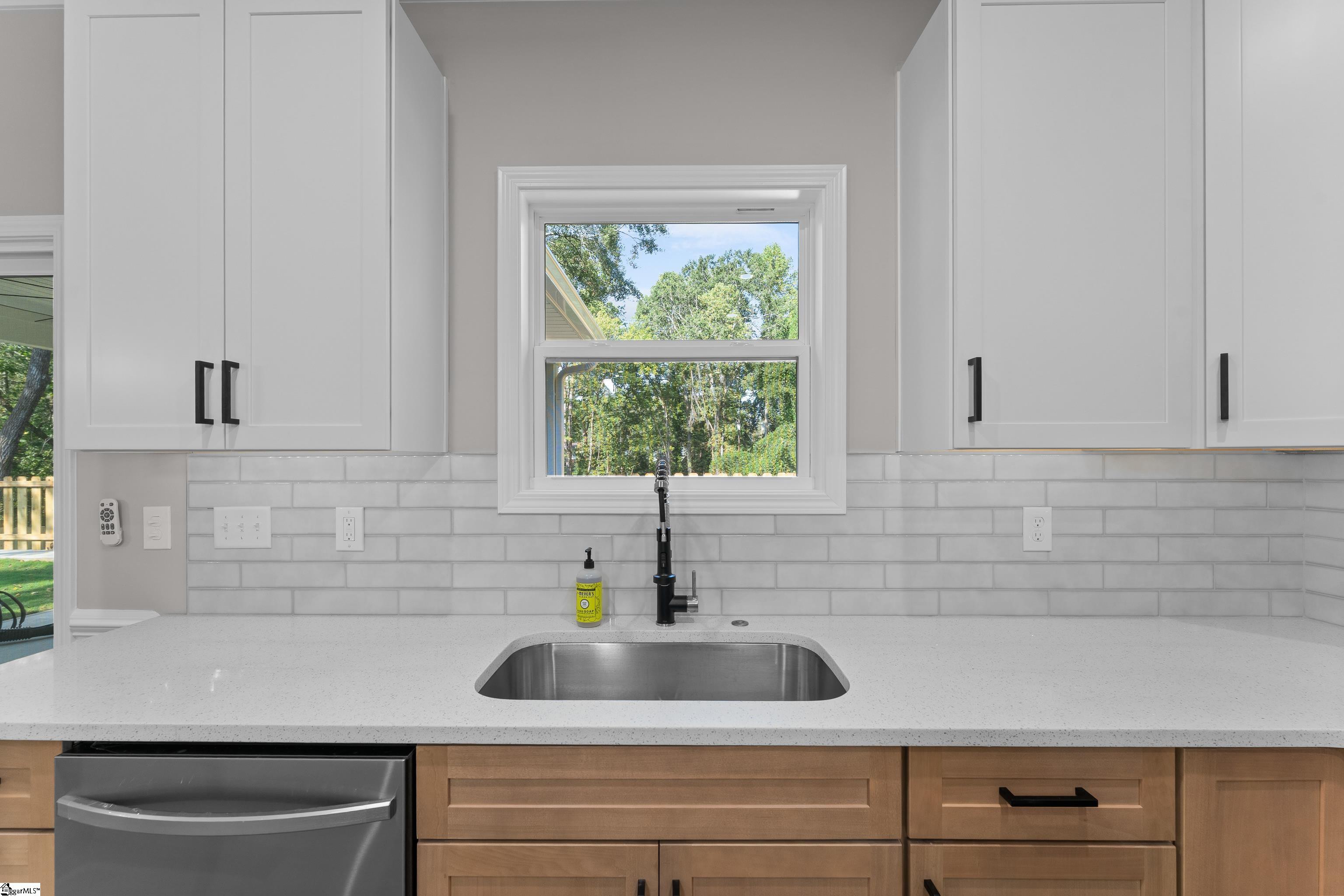 122 Stephenson Street Taylors, SC 29687 - Photo 16 of 37