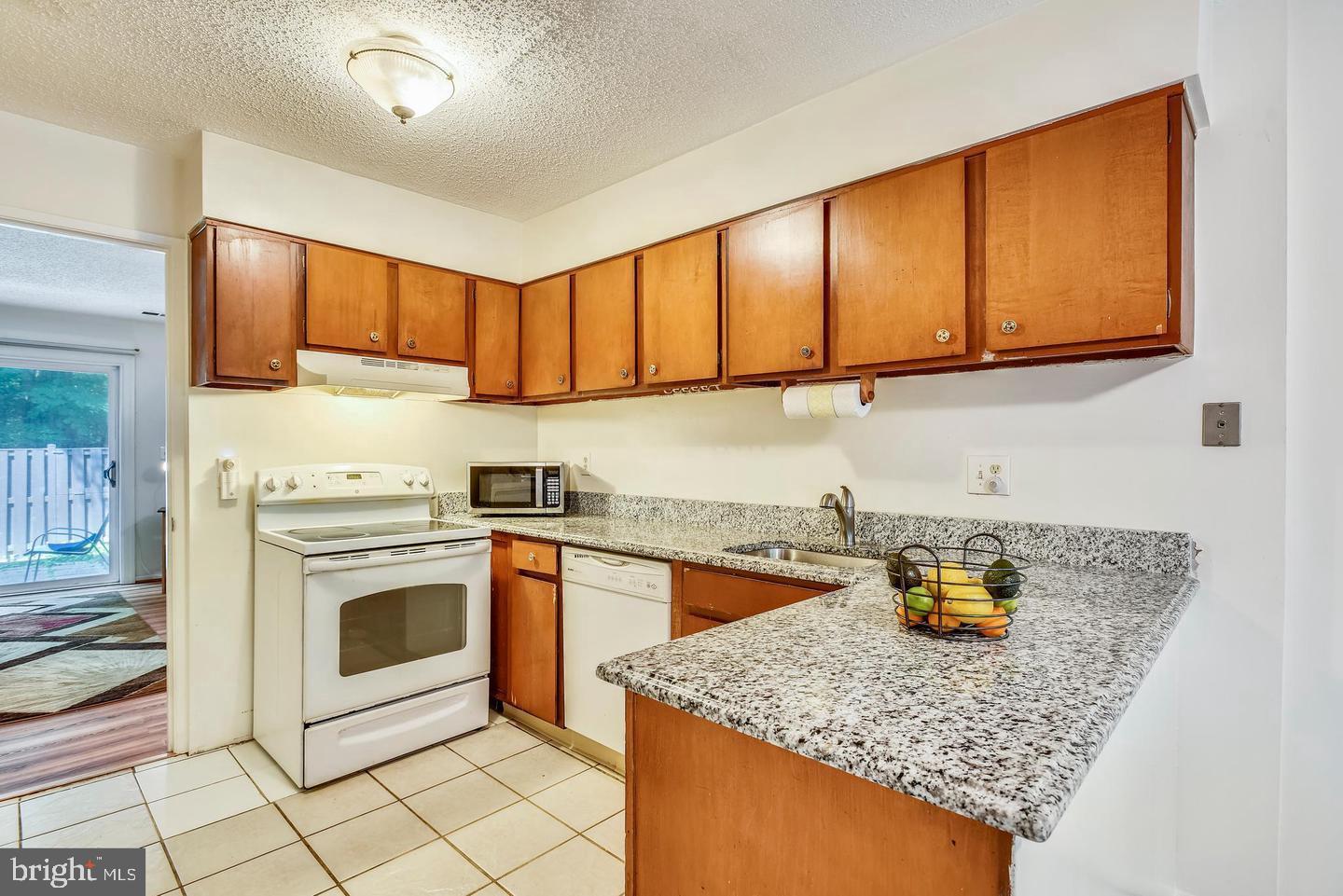 2273 Coppersmith Square Reston, VA 20191 - Photo 5 of 19