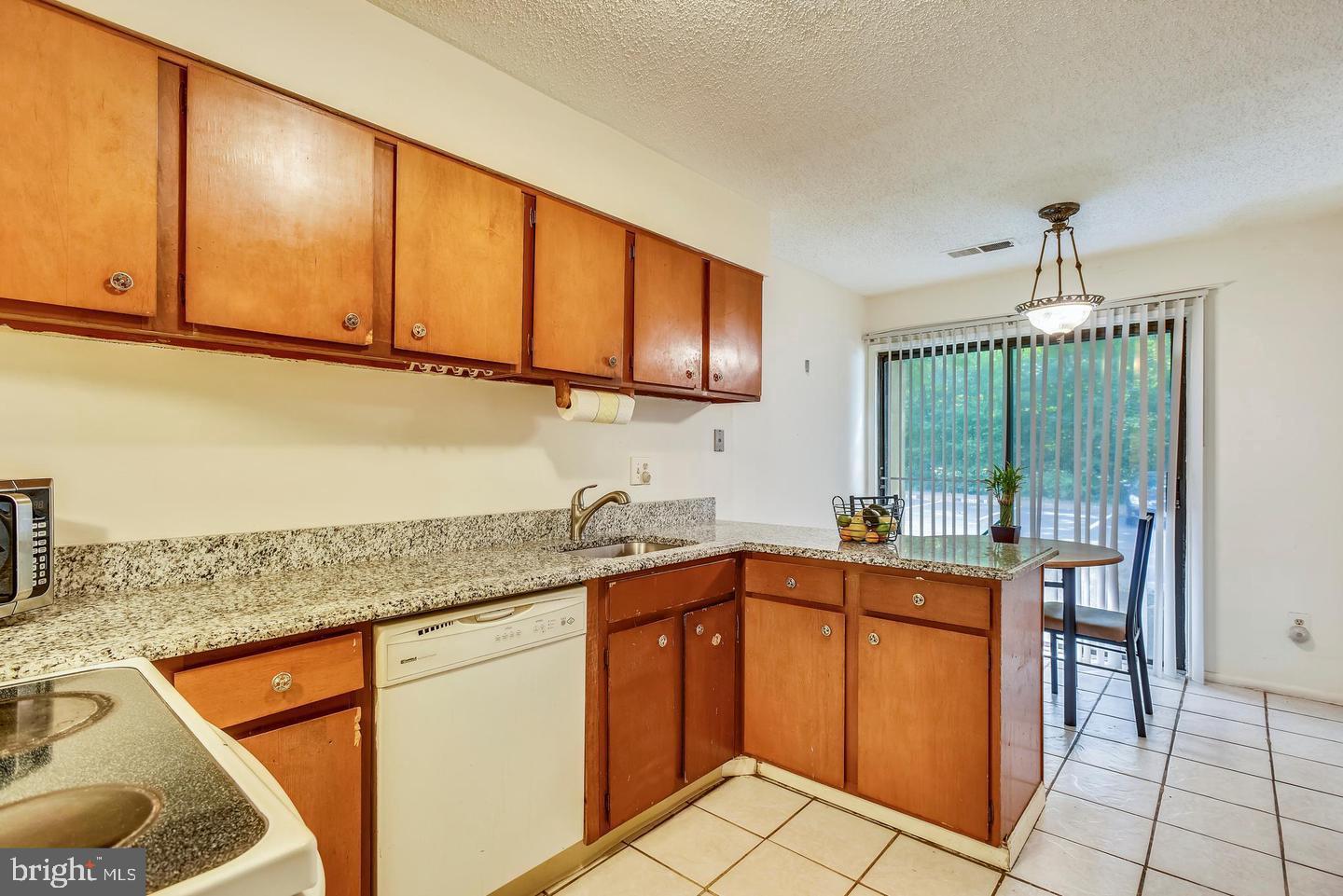 2273 Coppersmith Square Reston, VA 20191 - Photo 6 of 19