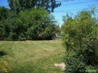 5906 Shaun Road West Bloomfield, MI 48322 - Photo 7 of 7 YARD