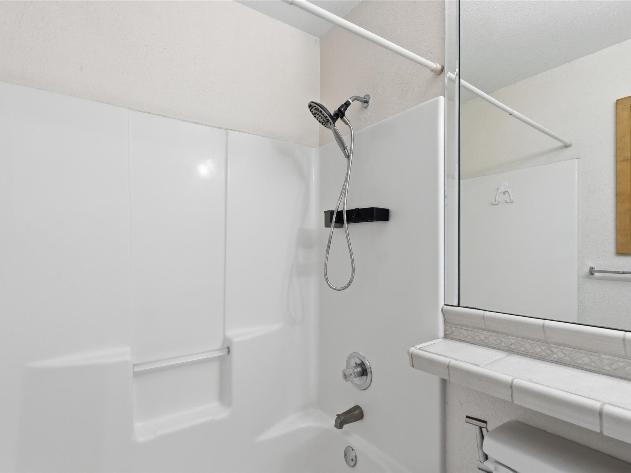 2210 Miguel Chavez Road, Unit 411 Santa Fe, NM 87505 - Photo 25 of 59 Attached bathroom of the primary bedroom