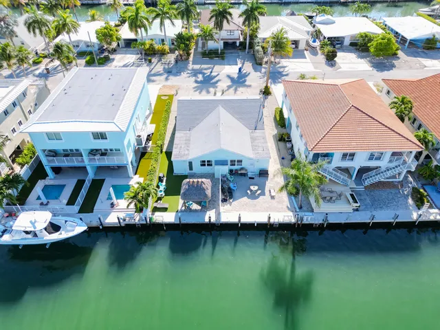 $899,000 | 431 5th Street, Key Colony Beach, FL 33051