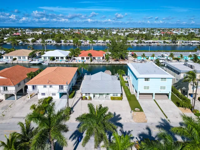 $899,000 | 431 5th Street, Key Colony Beach, FL 33051