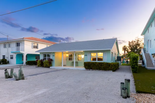 $899,000 | 431 5th Street, Key Colony Beach, FL 33051