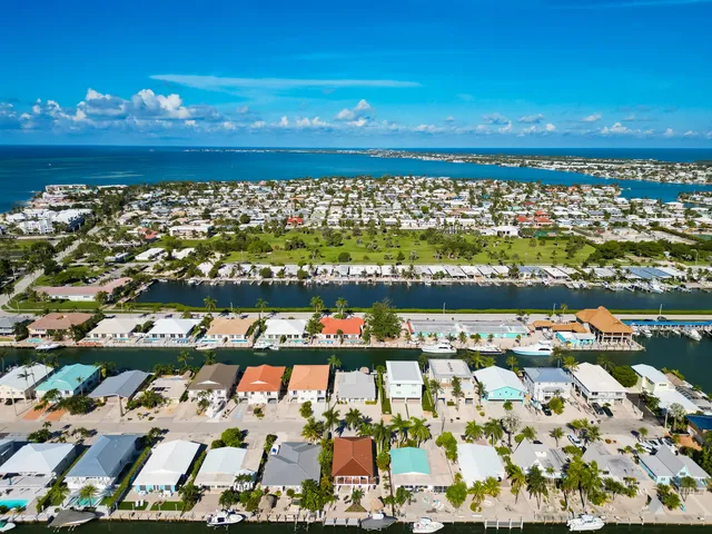 $899,000 | 431 5th Street, Key Colony Beach, FL 33051