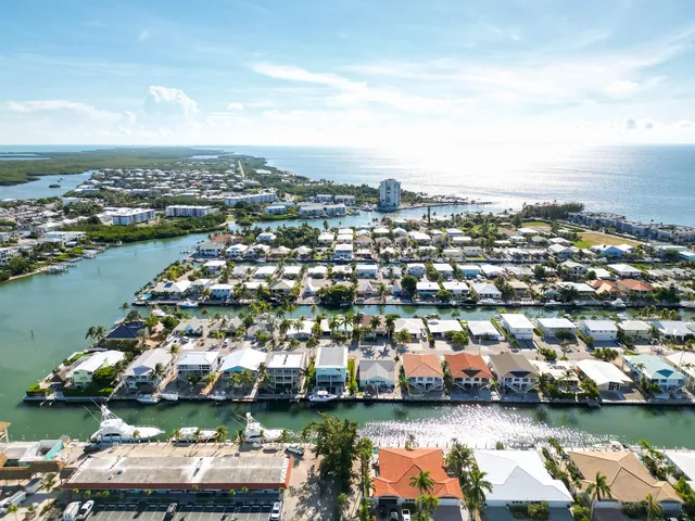 $899,000 | 431 5th Street, Key Colony Beach, FL 33051