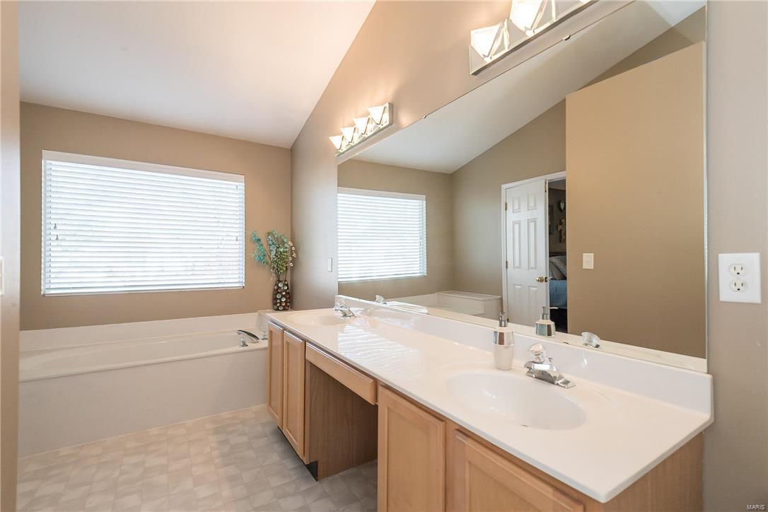 1277 Arbor Bluff Circle Ballwin, MO 63021 - Photo 30 of 46