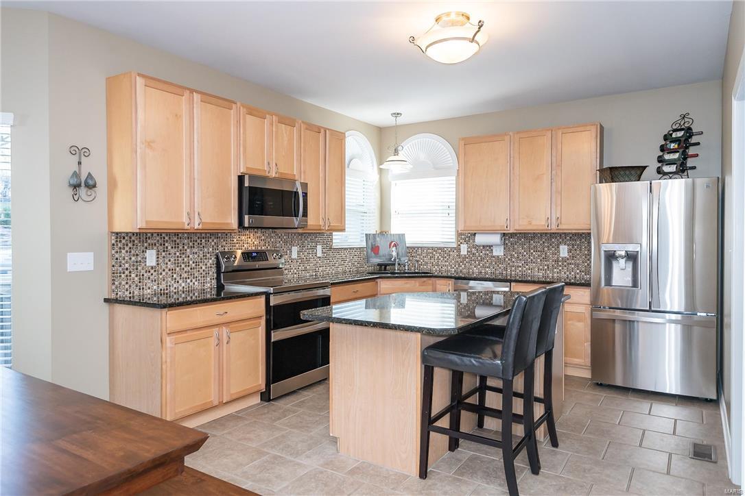 1277 Arbor Bluff Circle Ballwin, MO 63021 - Photo 6 of 46