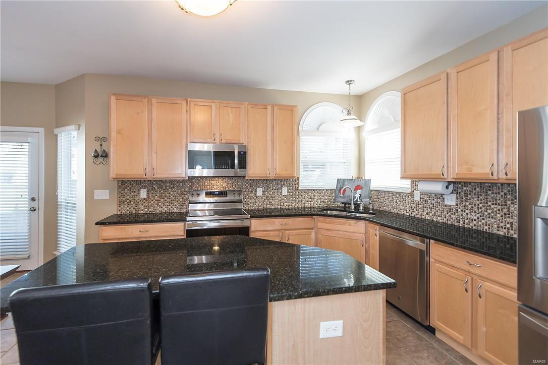 1277 Arbor Bluff Circle Ballwin, MO 63021 - Photo 8 of 46