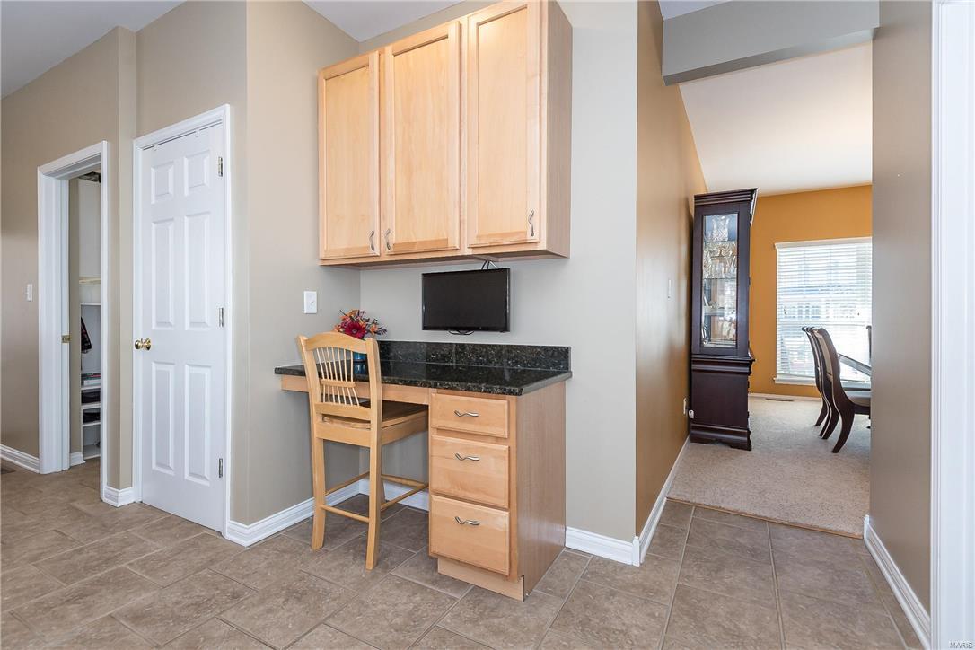 1277 Arbor Bluff Circle Ballwin, MO 63021 - Photo 10 of 46