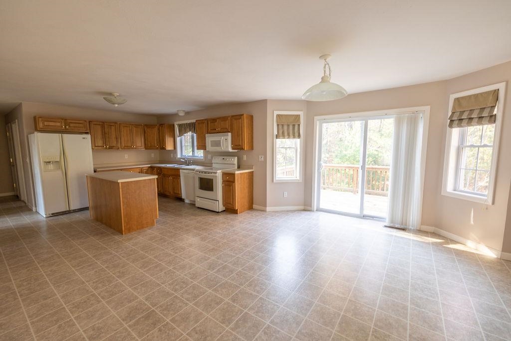 193 South Ridge Drive Manchester, NH 03109 - Photo 13 of 40