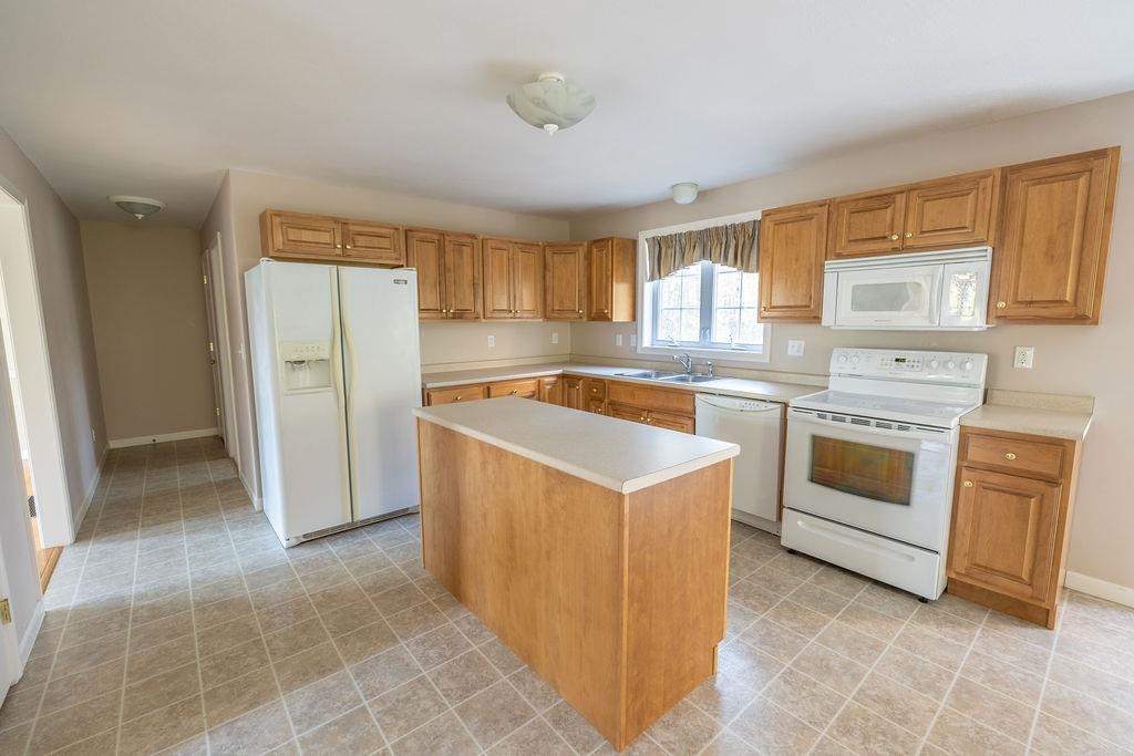 193 South Ridge Drive Manchester, NH 03109 - Photo 18 of 40